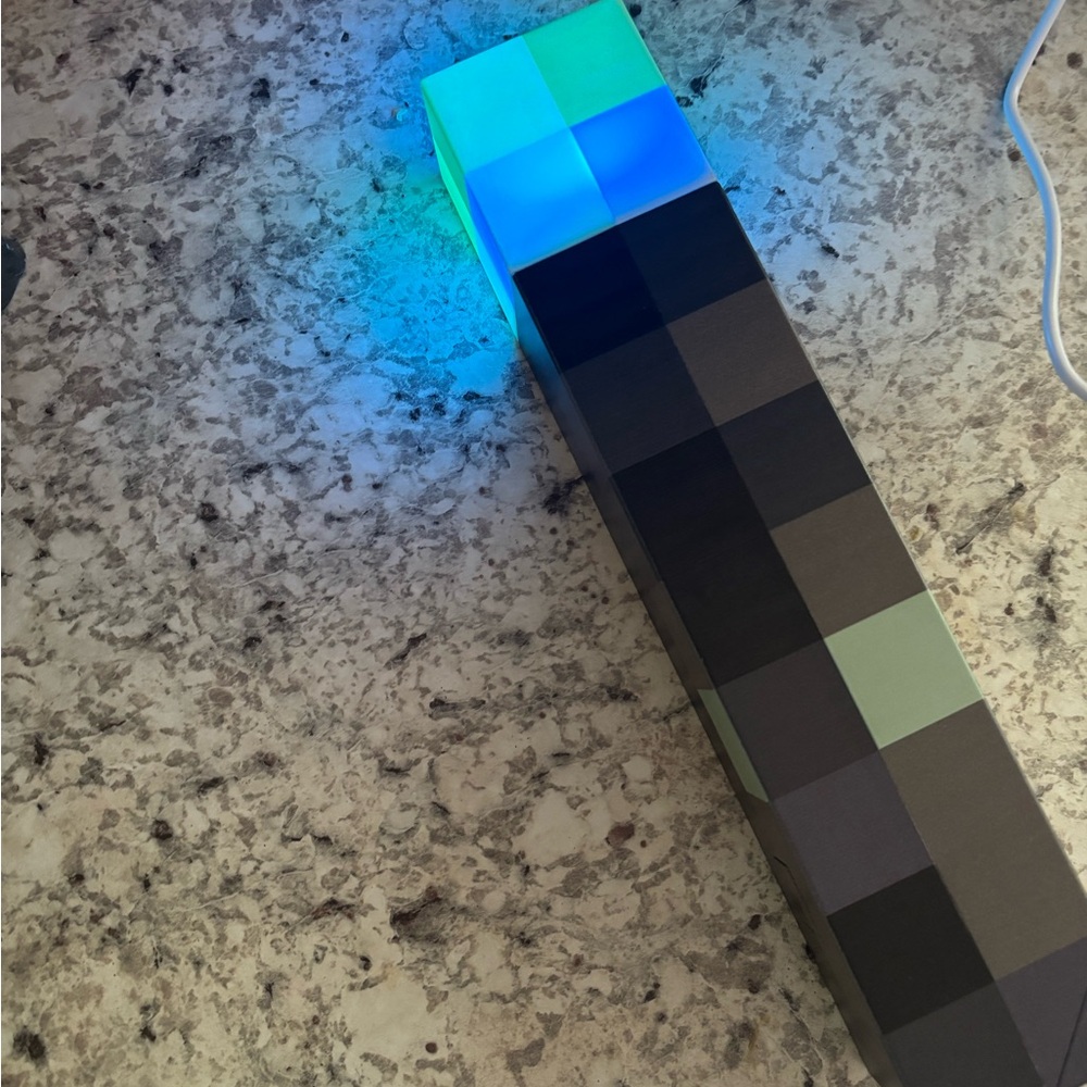 Minecraft torch LED Color-Changing nightlight - Picture 4 of 10
